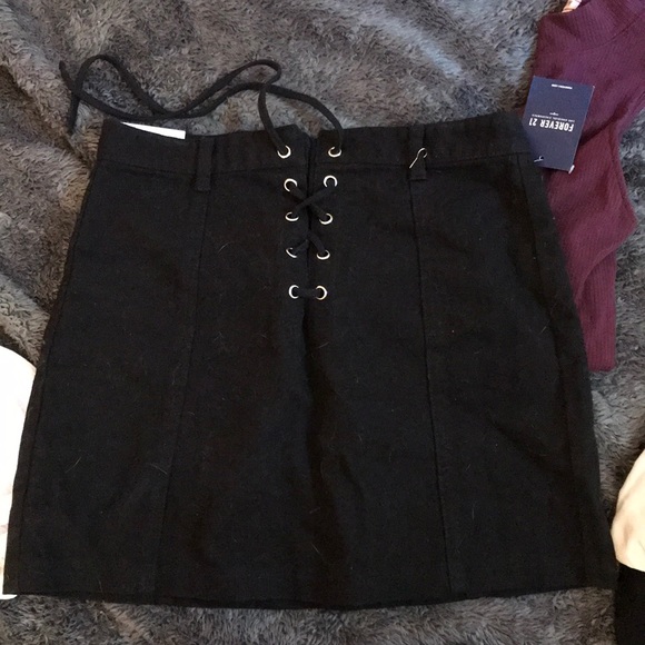 Forever 21 black skirt - Picture 3 of 3